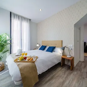 Old Town Pool & Parking Apartment